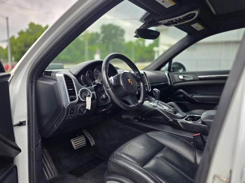 2014 Porsche 958 Cayenne S - Image 8 of 12