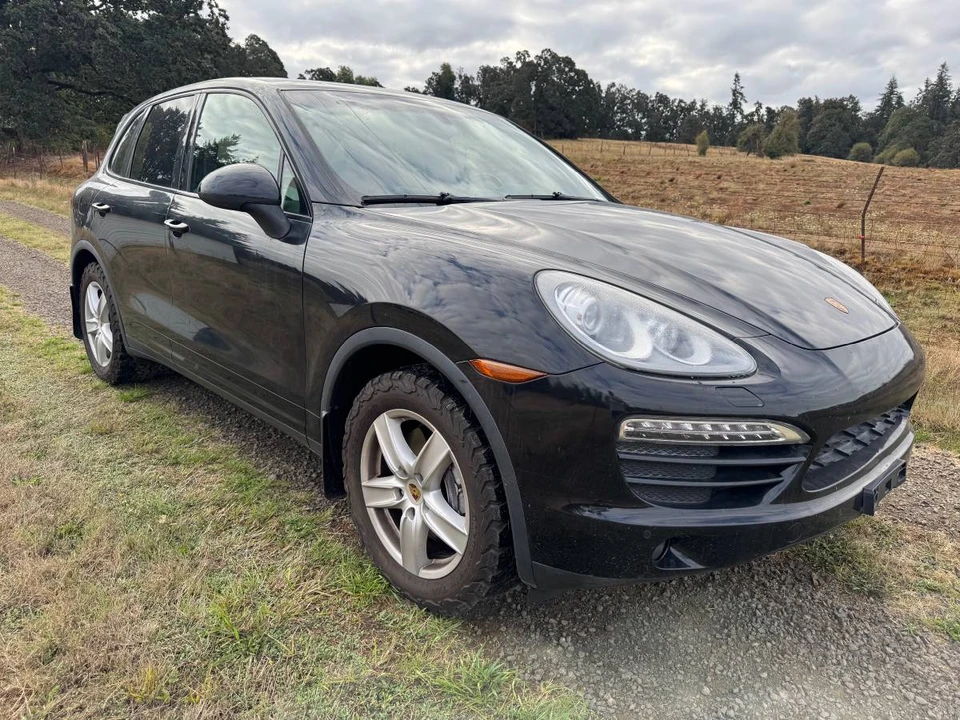 2014 Porsche 958 Cayenne - Image 2 of 9