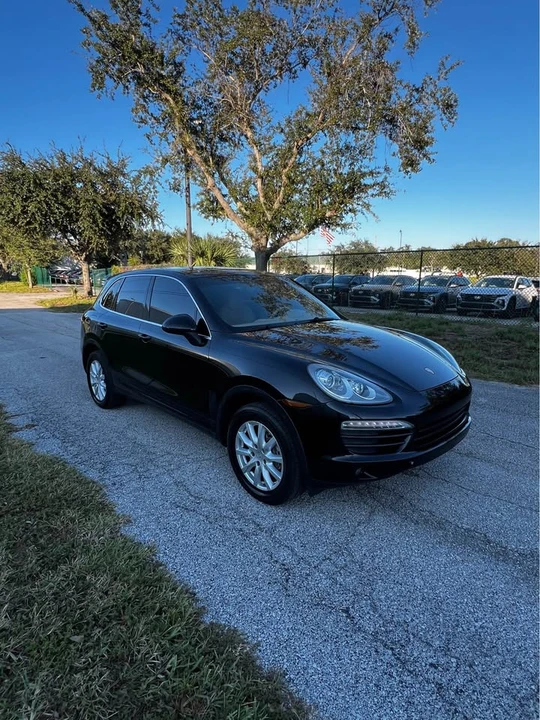 2014 Porsche 958 Cayenne - Image 2 of 15