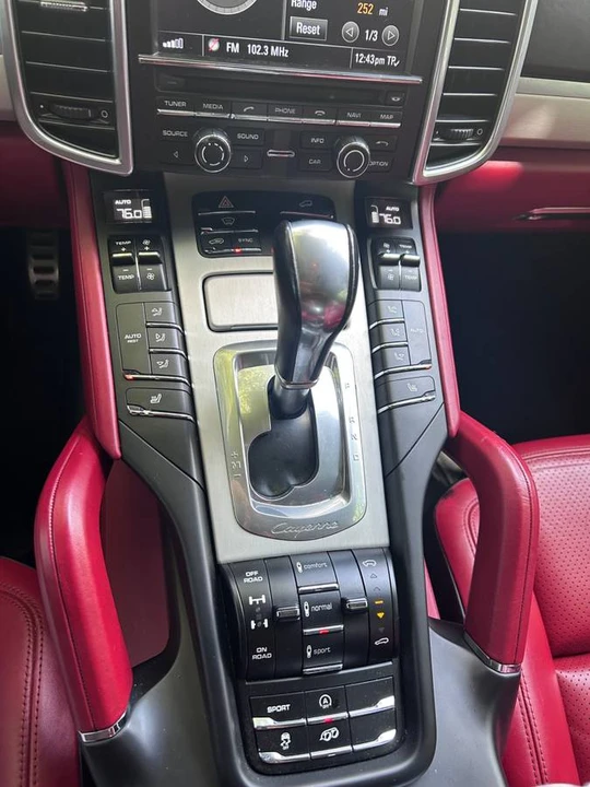 2014 Porsche 958 Cayenne GTS - Image 7 of 10
