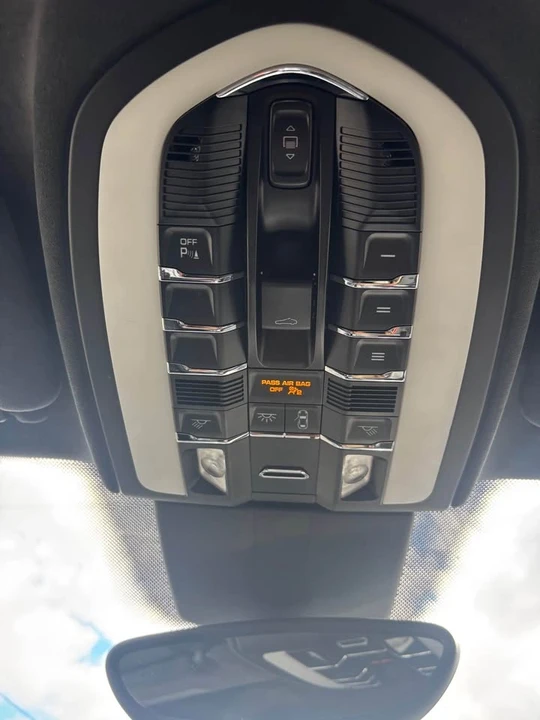2014 Porsche 958 Cayenne GTS - Image 14 of 18
