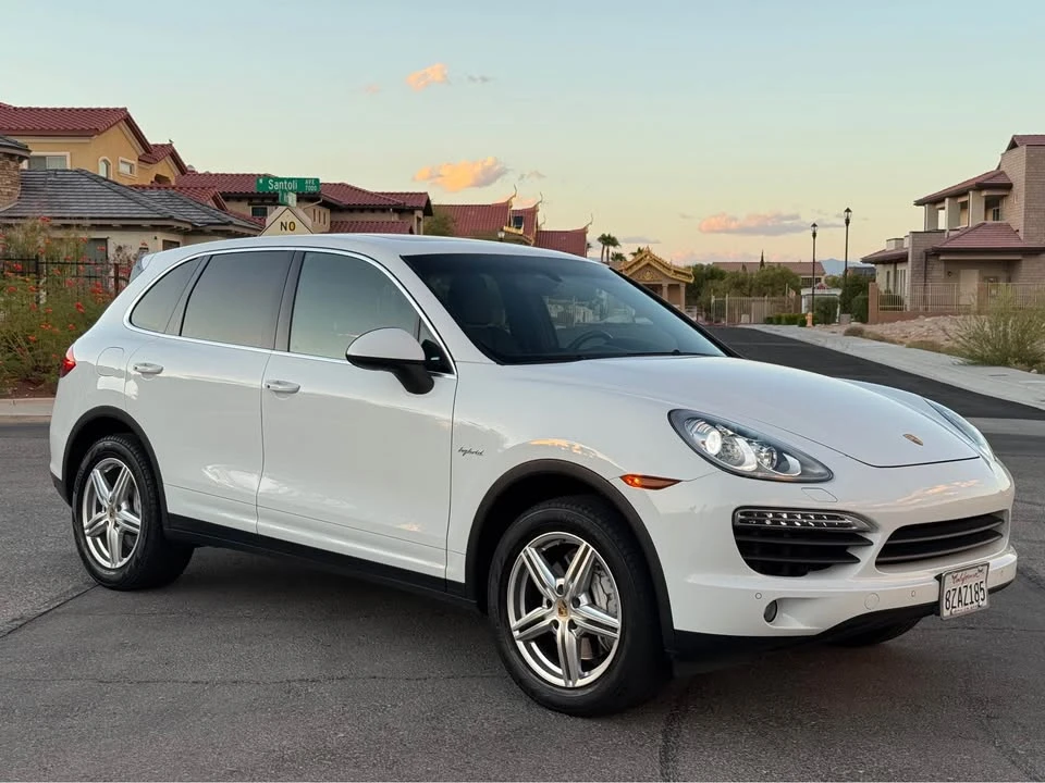 2014 Porsche 958 Cayenne S - Image 2 of 15
