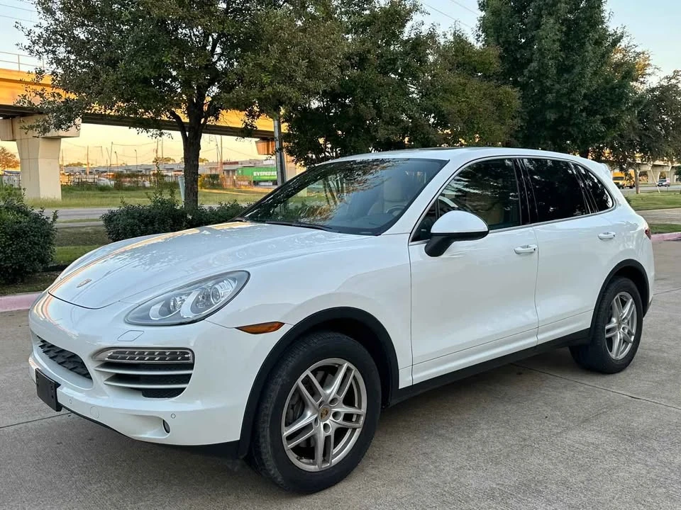 2014 Porsche 958 Cayenne - Image 2 of 13