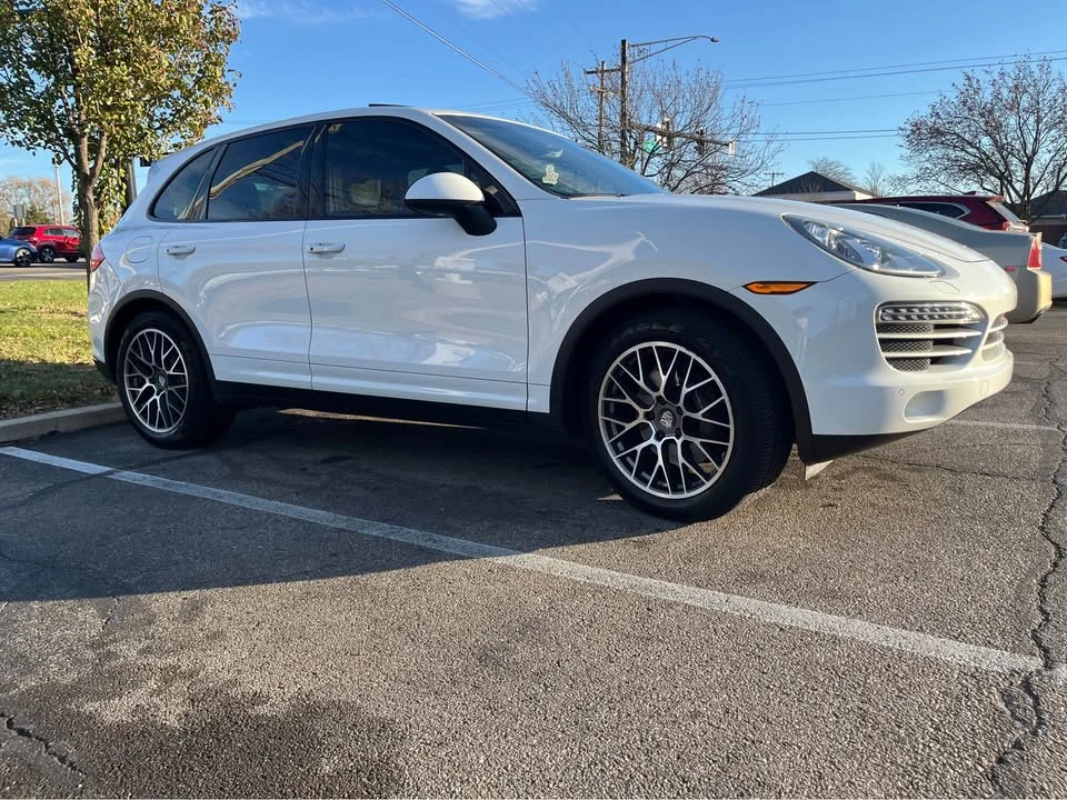 2014 Porsche 958 Cayenne - Image 2 of 9