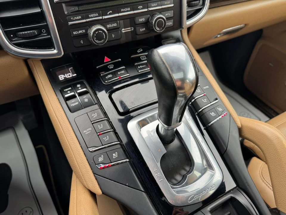 2014 Porsche 958 Cayenne - Image 10 of 19