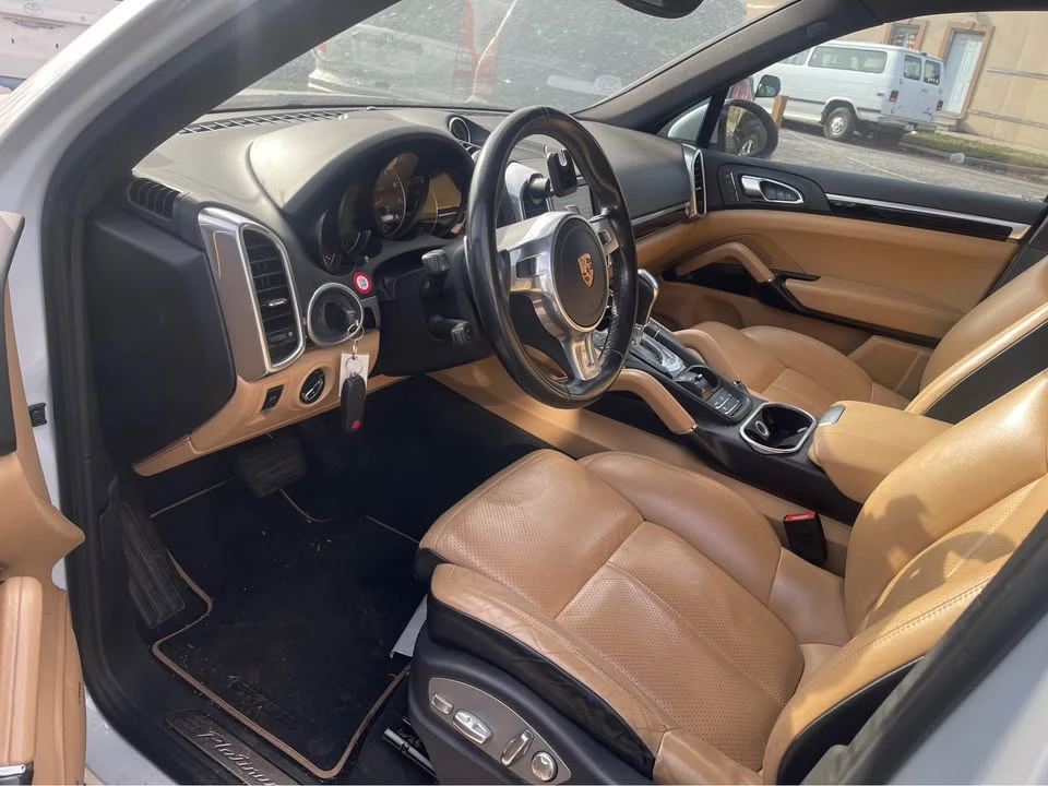 2014 Porsche 958 Cayenne - Image 9 of 13