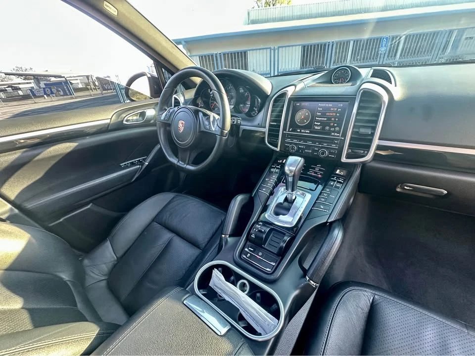 2014 Porsche 958 Cayenne - Image 13 of 16
