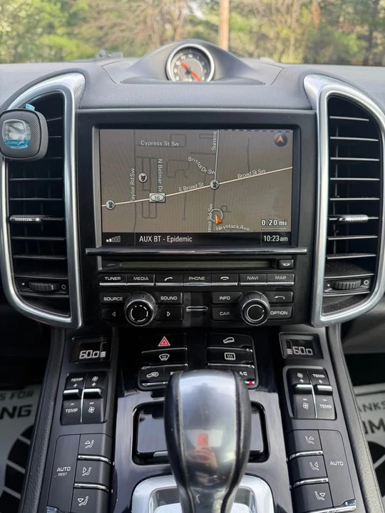 2014 Porsche 958 Cayenne - Image 9 of 16