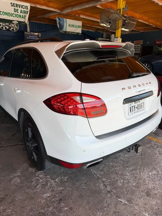 2014 Porsche 958 Cayenne - Image 9 of 12