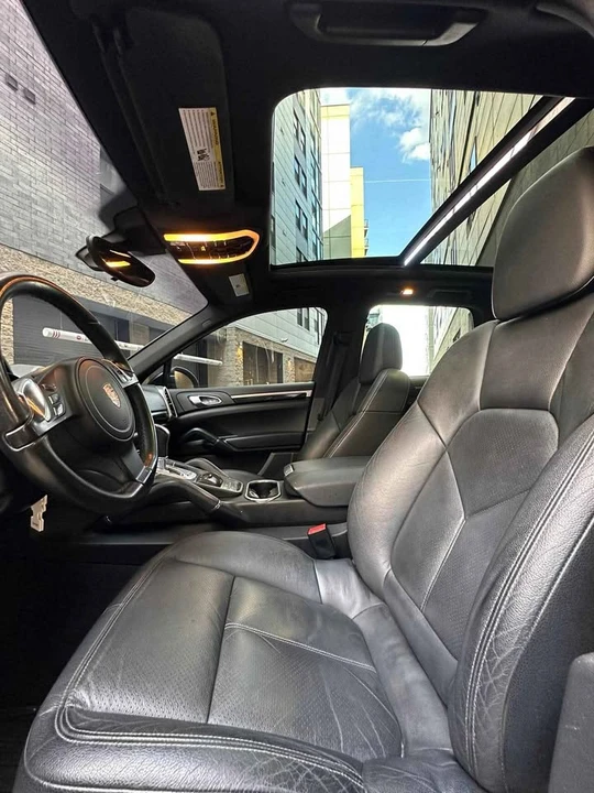 2014 Porsche 958 Cayenne - Image 9 of 10