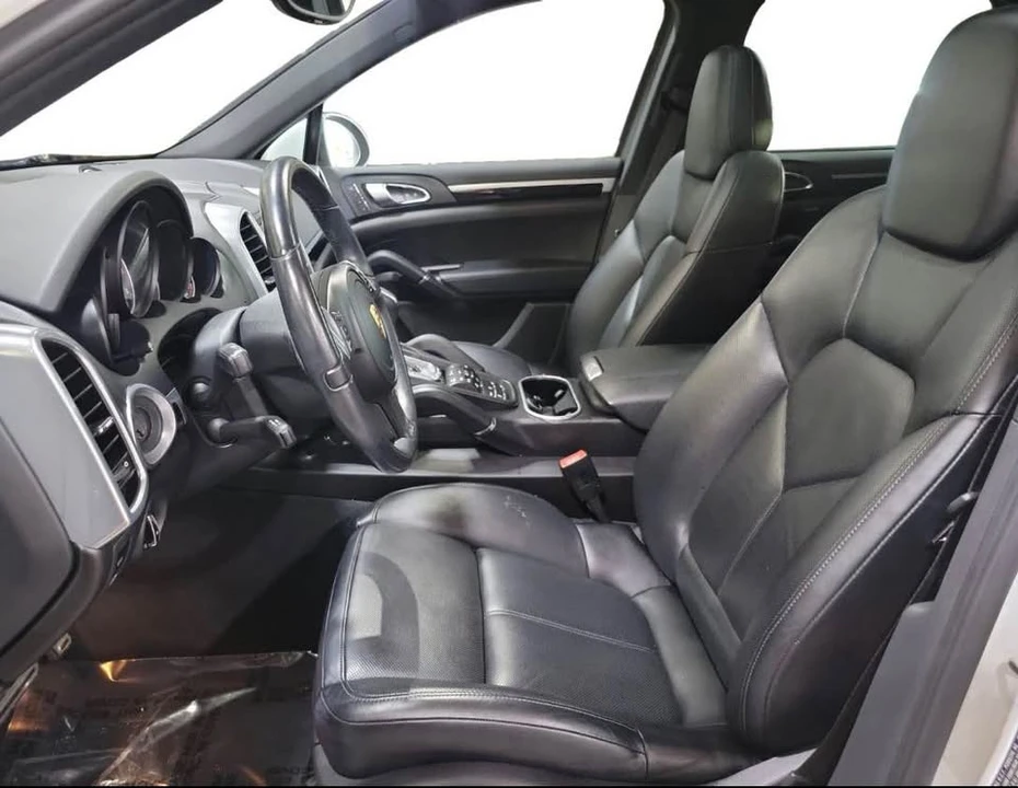 2014 Porsche 958 Cayenne S - Image 4 of 5