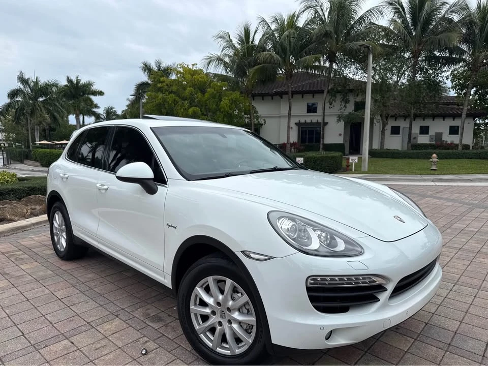 2014 Porsche 958 Cayenne S - Image 11 of 20