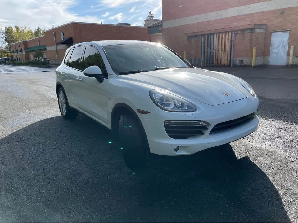 2014 Porsche 958 Cayenne S - Image 2 of 11