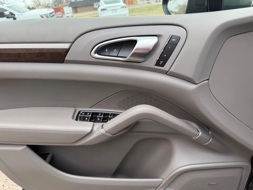 2014 Porsche 958 Cayenne S - Image 14 of 19