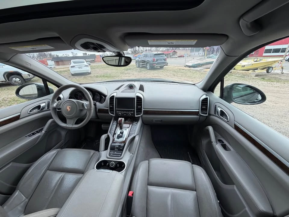 2014 Porsche 958 Cayenne S - Image 18 of 19