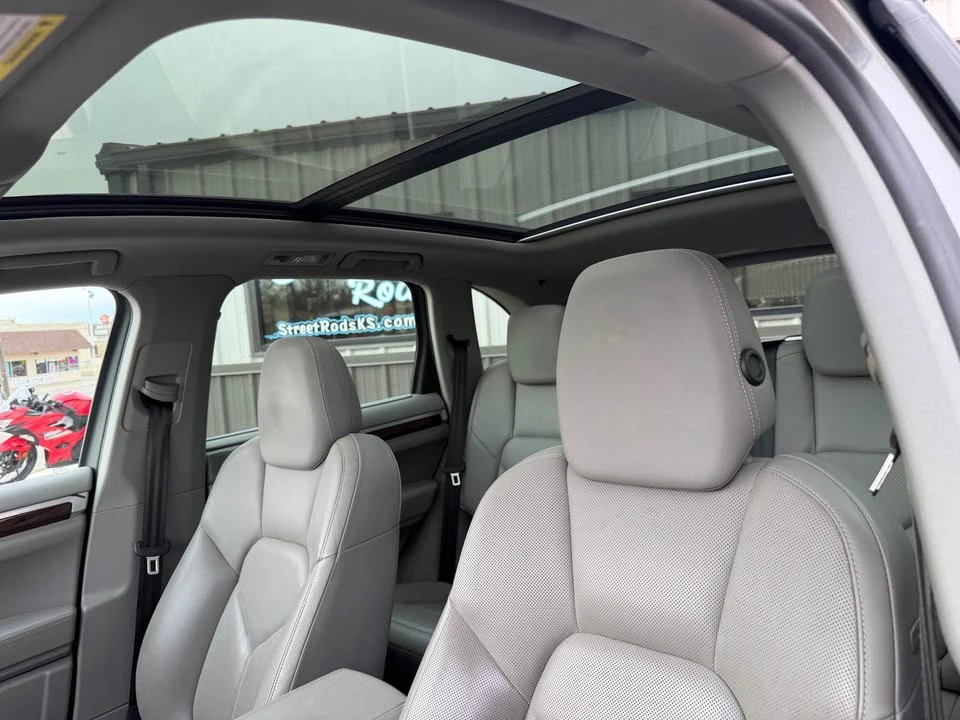 2014 Porsche 958 Cayenne S - Image 10 of 19