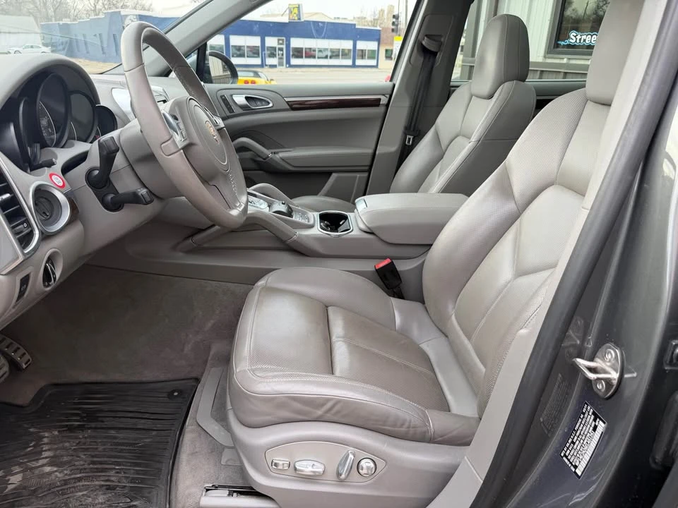 2014 Porsche 958 Cayenne S - Image 8 of 19