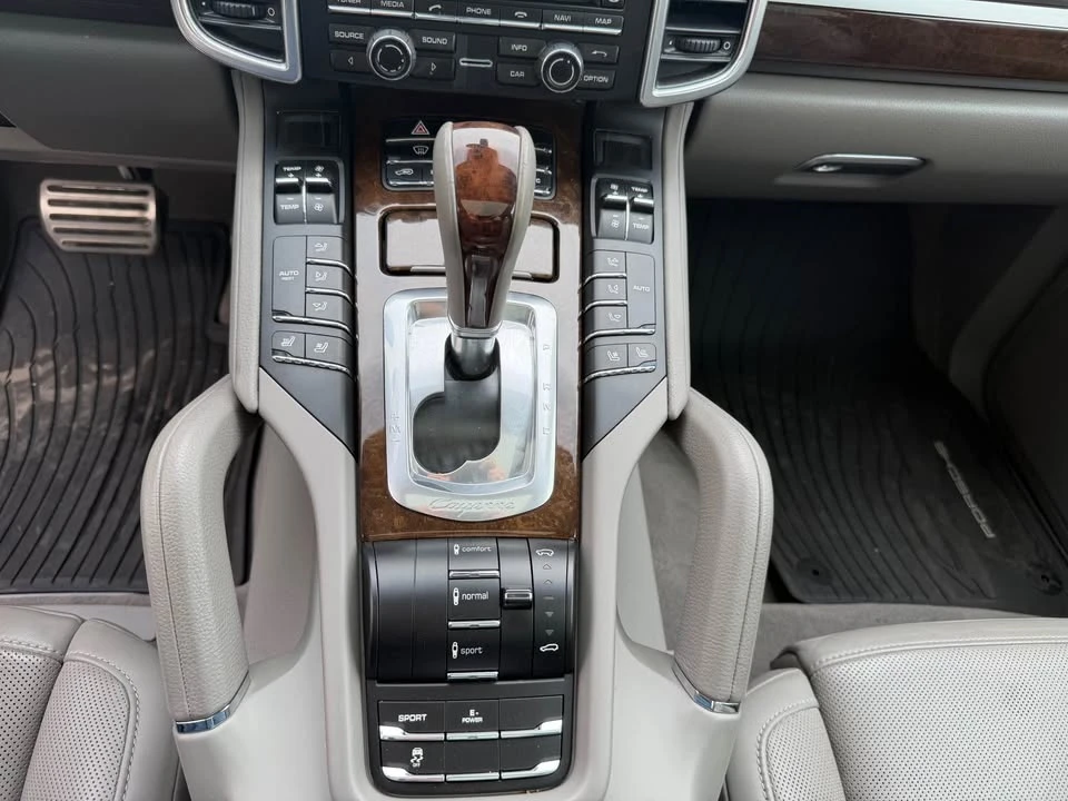 2014 Porsche 958 Cayenne S - Image 13 of 19