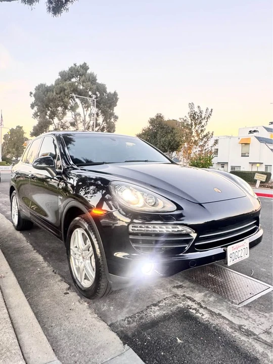 2014 Porsche 958 Cayenne S - Image 2 of 17