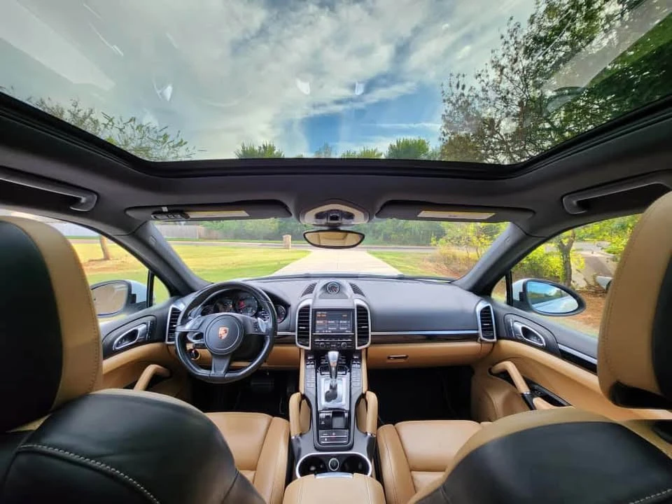 2014 Porsche 958 Cayenne S - Image 2 of 9