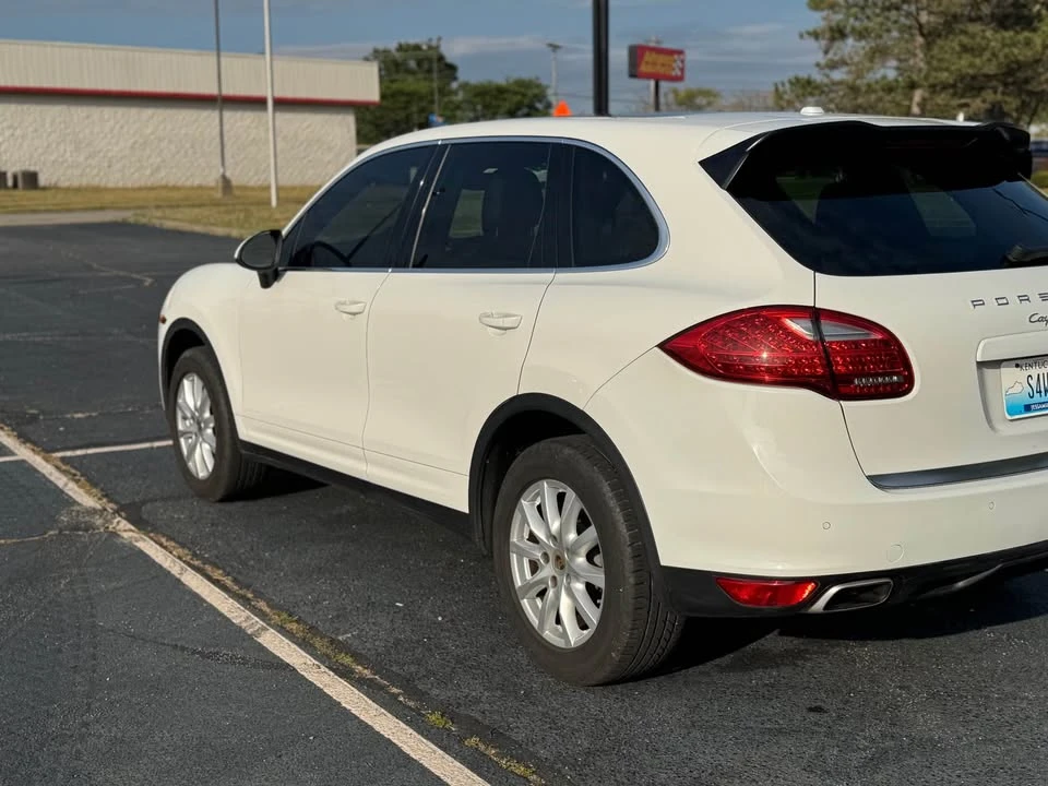 2014 Porsche 958 Cayenne S - Image 6 of 15