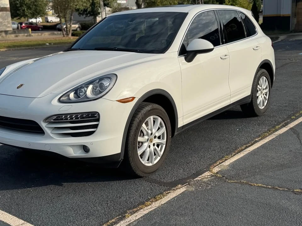 2014 Porsche 958 Cayenne S - Image 2 of 15