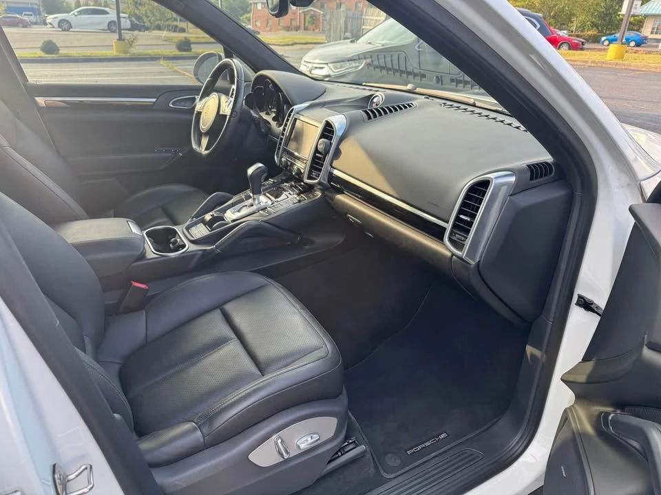 2014 Porsche 958 Cayenne S - Image 10 of 15