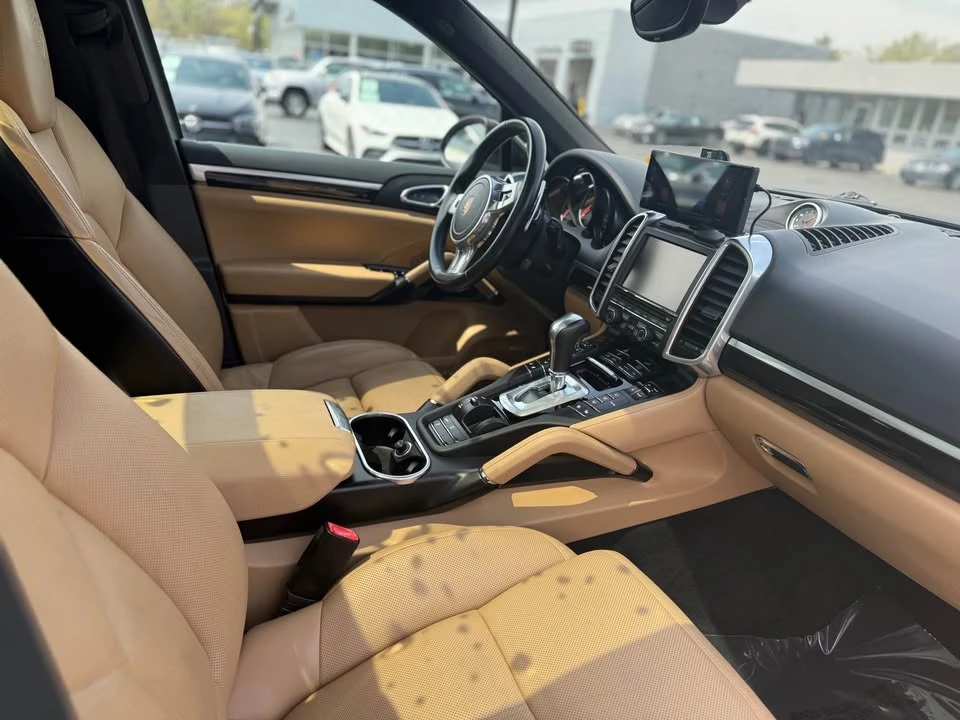 2014 Porsche 958 Cayenne S - Image 9 of 12