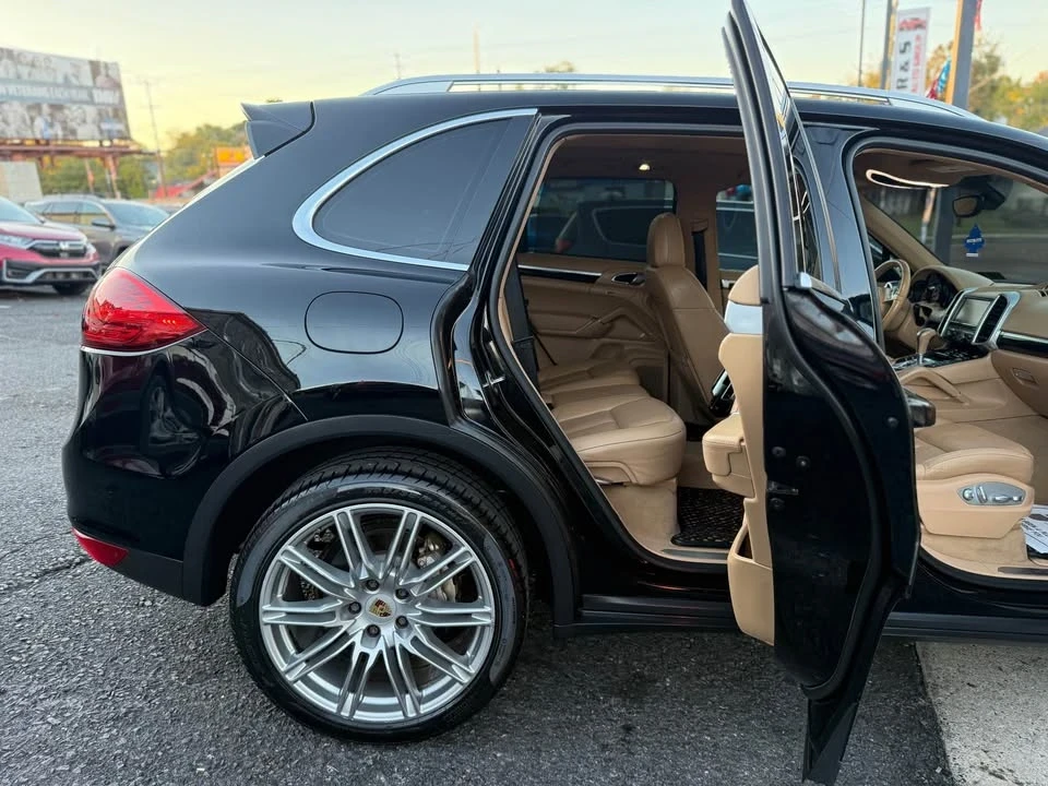 2014 Porsche 958 Cayenne S - Image 10 of 11