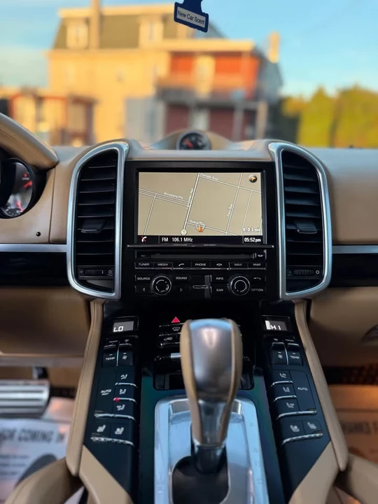 2014 Porsche 958 Cayenne S - Image 6 of 11