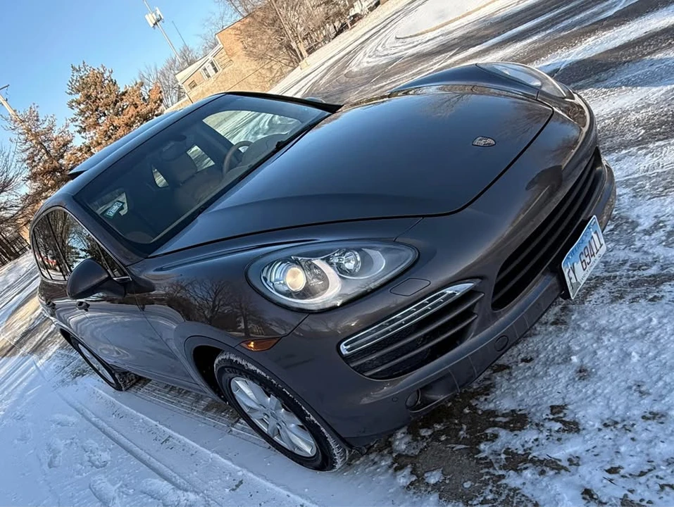 2014 Porsche 958 Cayenne S - Image 11 of 16
