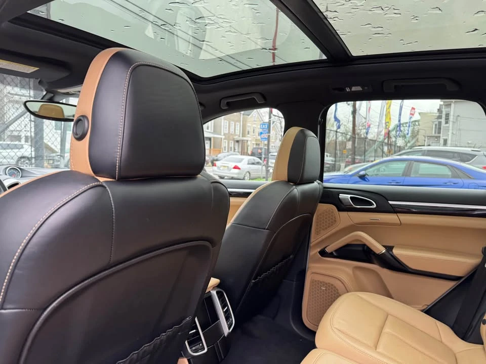2014 Porsche 958 Cayenne S - Image 16 of 20
