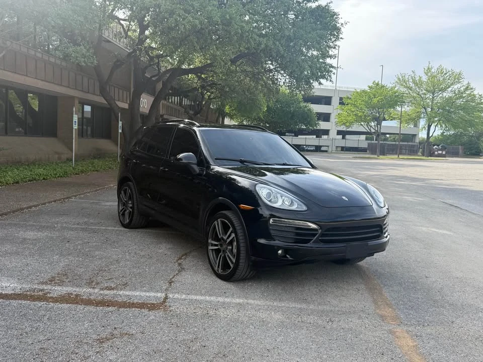 2014 Porsche 958 Cayenne S - Image 2 of 17