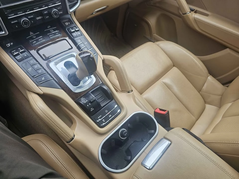 2014 Porsche 958 Cayenne S - Image 7 of 20