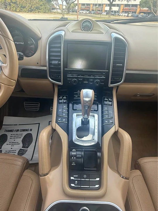 2014 Porsche 958 Cayenne S - Image 9 of 17