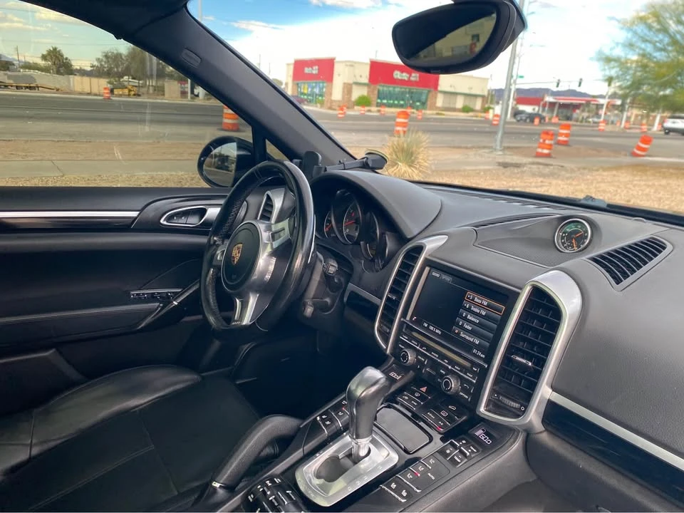 2014 Porsche 958 Cayenne S - Image 9 of 12