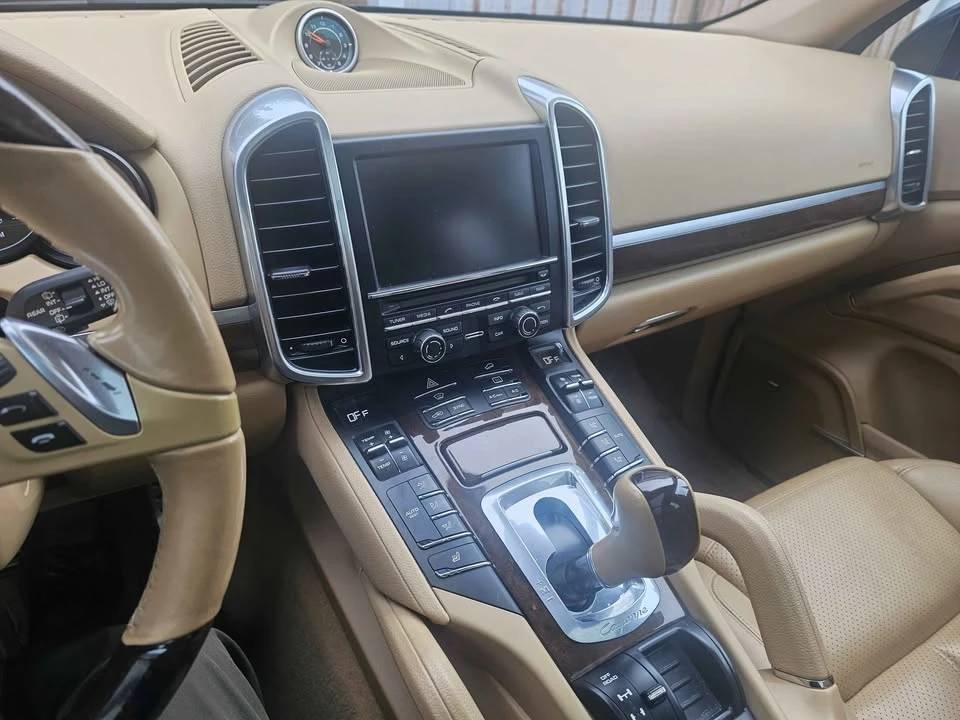2014 Porsche 958 Cayenne S - Image 8 of 20