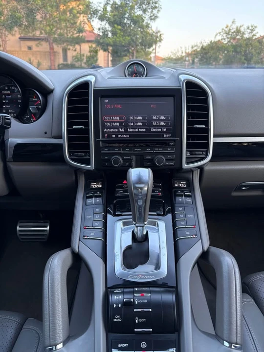2014 Porsche 958 Cayenne S - Image 13 of 19