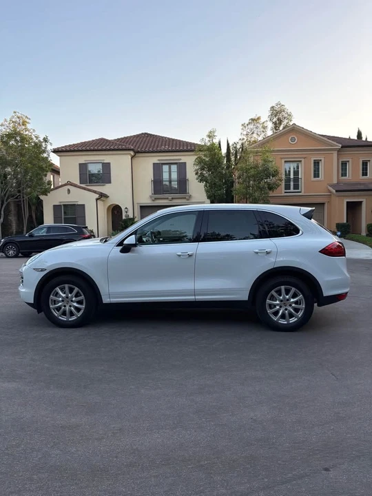 2014 Porsche 958 Cayenne S - Image 3 of 19