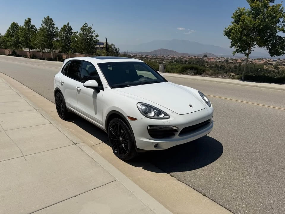 2014 Porsche 958 Cayenne S - Image 2 of 15