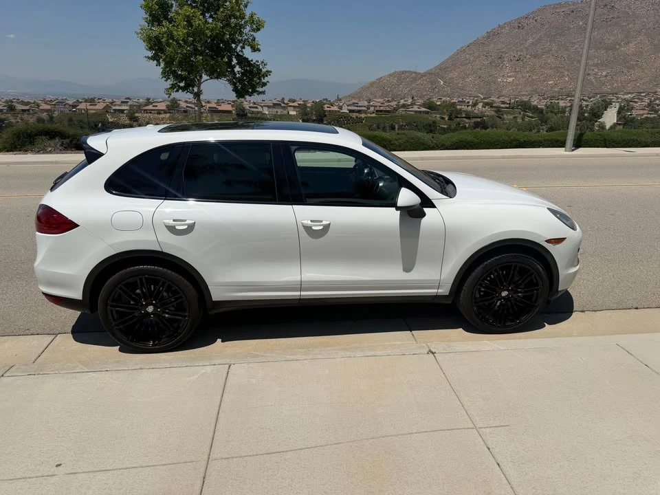 2014 Porsche 958 Cayenne S - Image 4 of 15