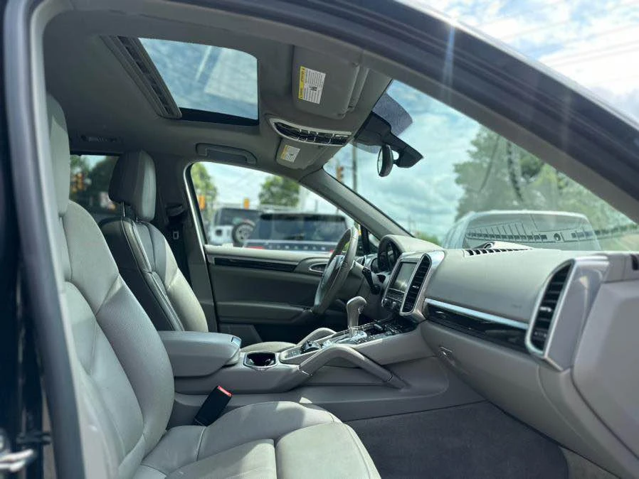 2014 Porsche 958 Cayenne S - Image 13 of 15