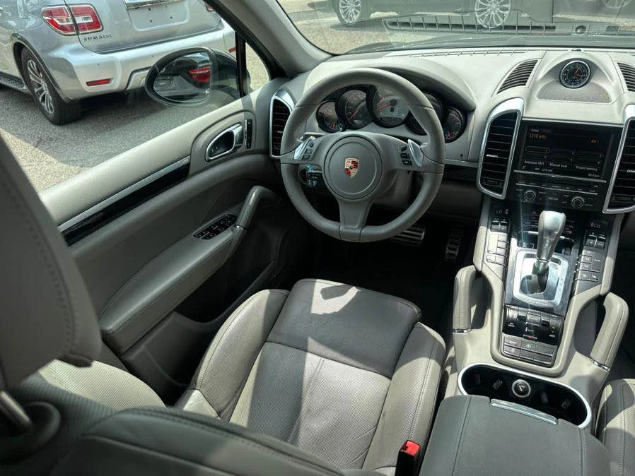 2014 Porsche 958 Cayenne S - Image 9 of 15