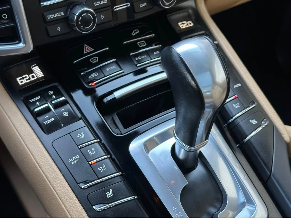 2014 Porsche 958 Cayenne - Image 16 of 19