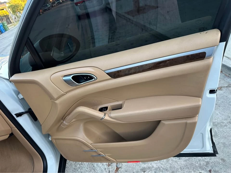 2014 Porsche 958 Cayenne - Image 11 of 20