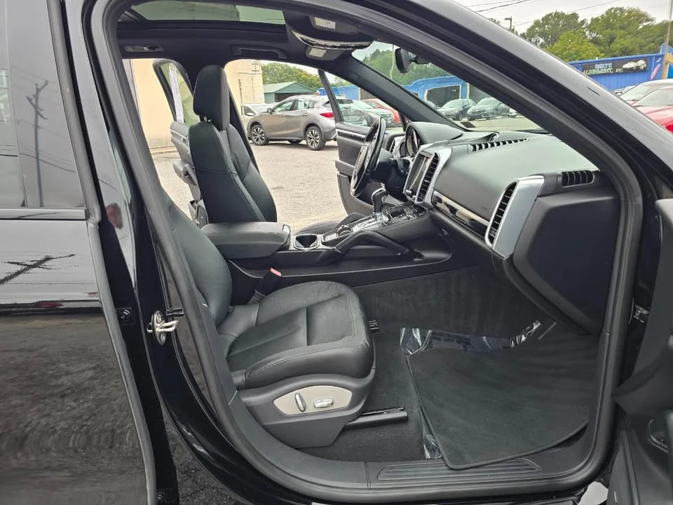 2014 Porsche 958 Cayenne - Image 10 of 18