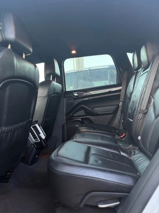 2014 Porsche 958 Cayenne - Image 16 of 20