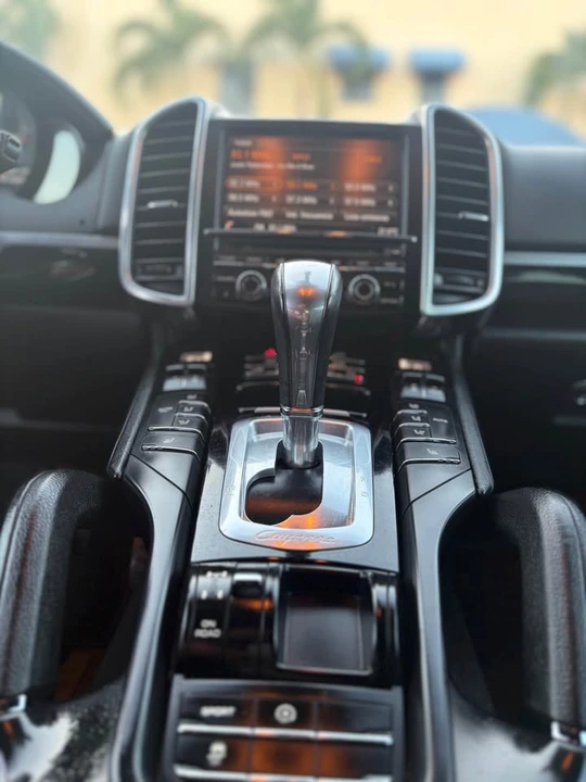 2014 Porsche 958 Cayenne - Image 12 of 20