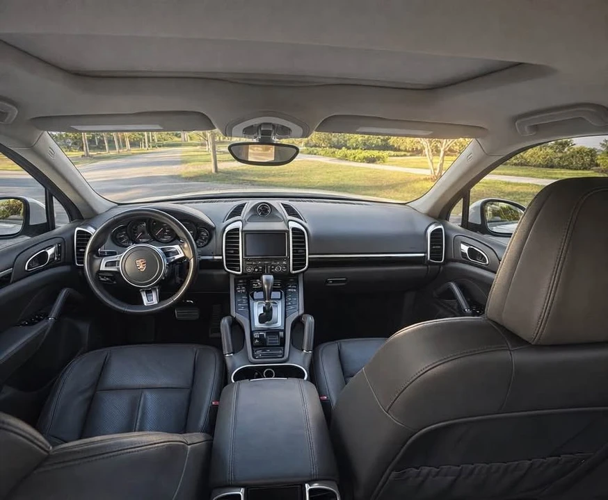 2014 Porsche 958 Cayenne - Image 2 of 3