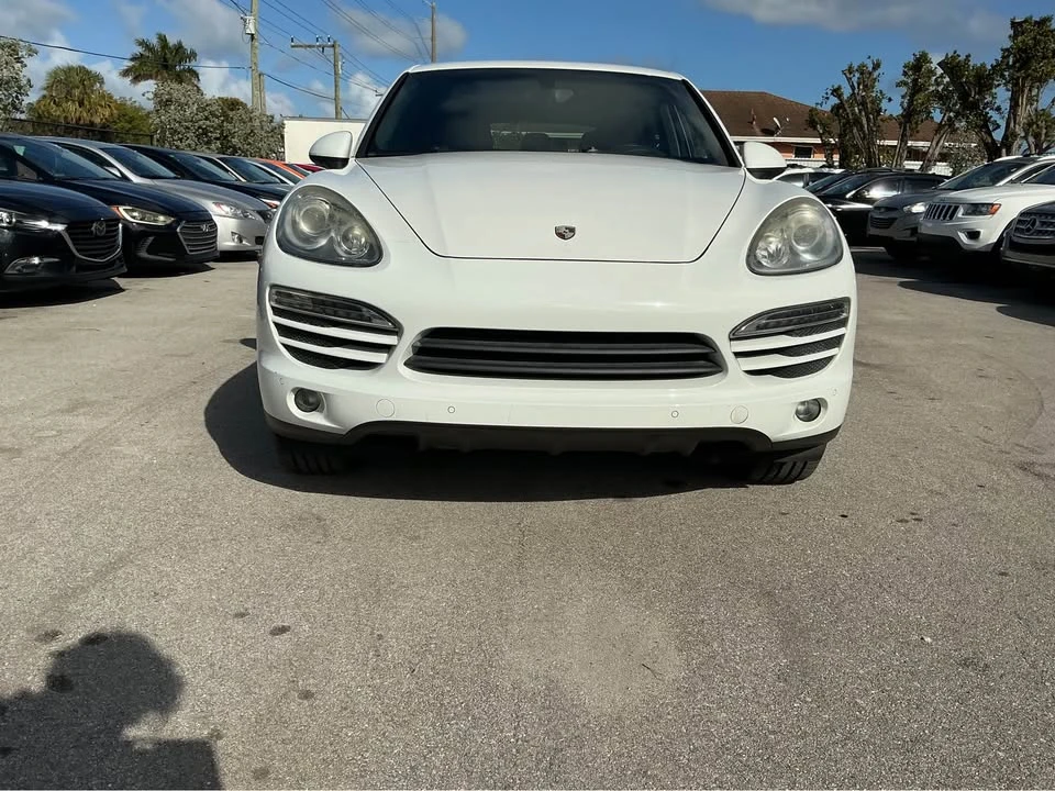 2014 Porsche 958 Cayenne - Image 2 of 17